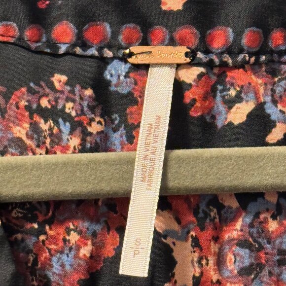 Free People blouse Sz S Long Sleeve Floral Blouse With Knot Front Design & V-Nec - Picture 3 of 12